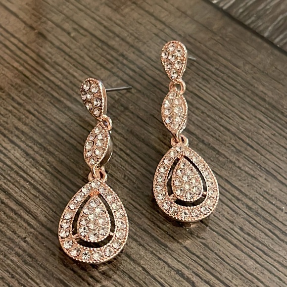 Vintage Style Rose Gold Colored Drop Earrings Rhinestone Dangle Earrings - Picture 6 of 15